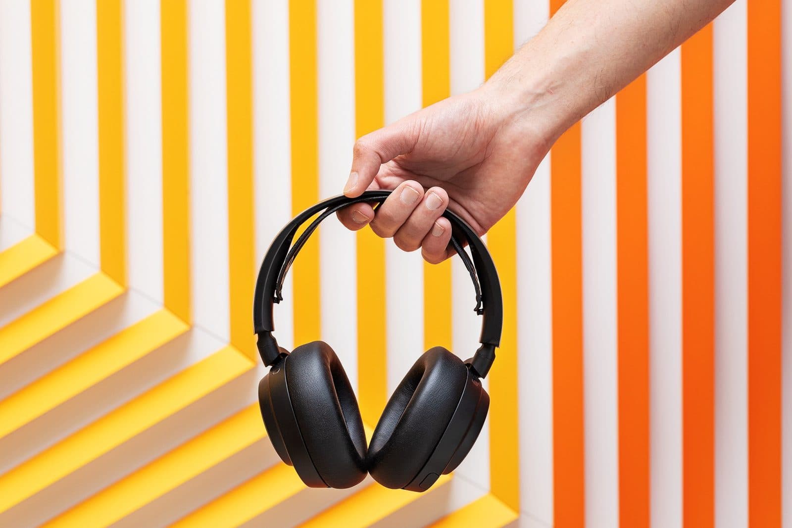 SteelSeries Arctis Nova Pro Wireless ลดราคาเหลือ 239.99 ดอลลาร์ เพราะกล่องบุบ