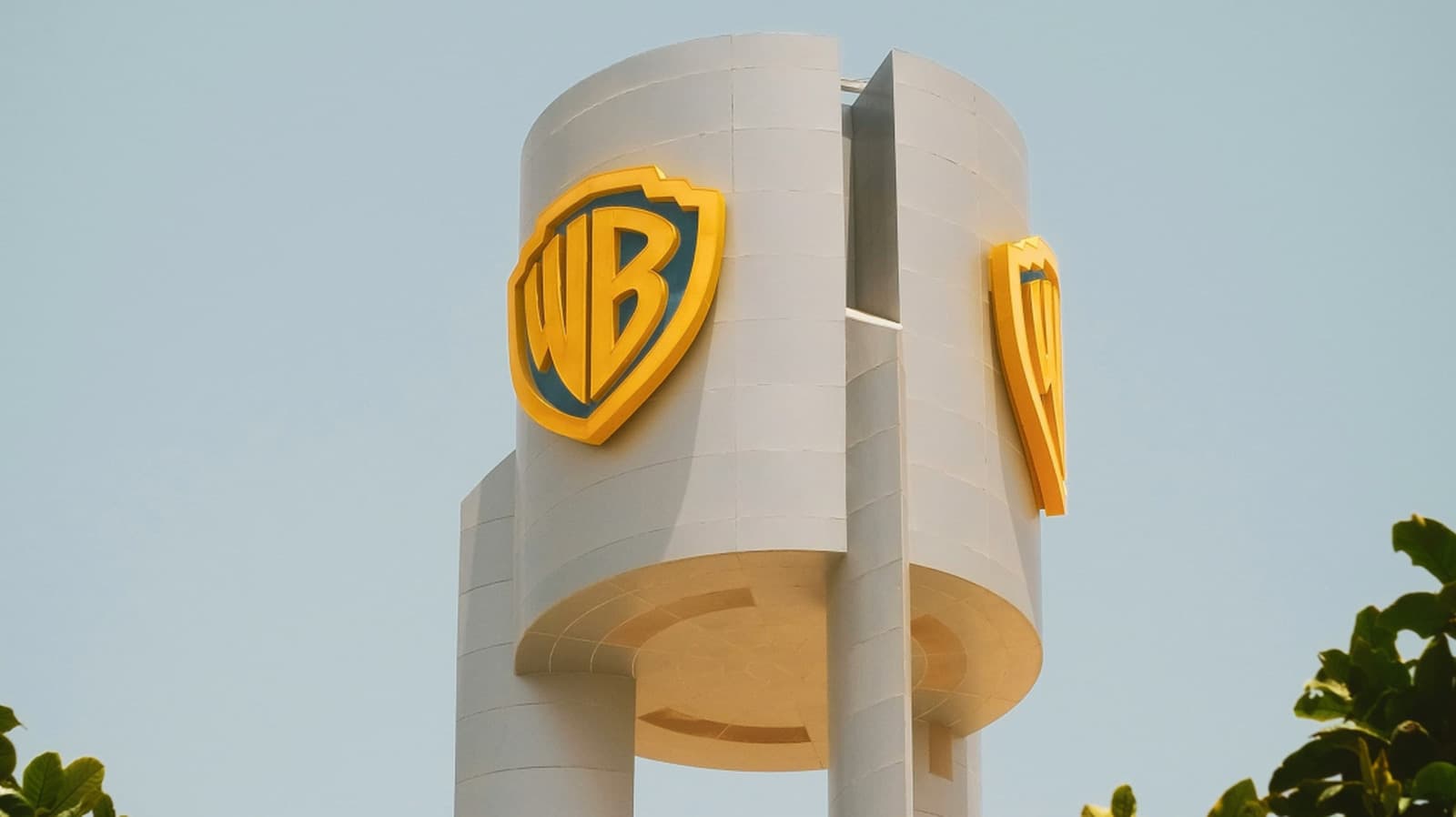 อัยการรัฐ 12 แห่งยื่นฟ้องสกัดดีลควบรวม Paramount กับ Warner Bros. Discovery