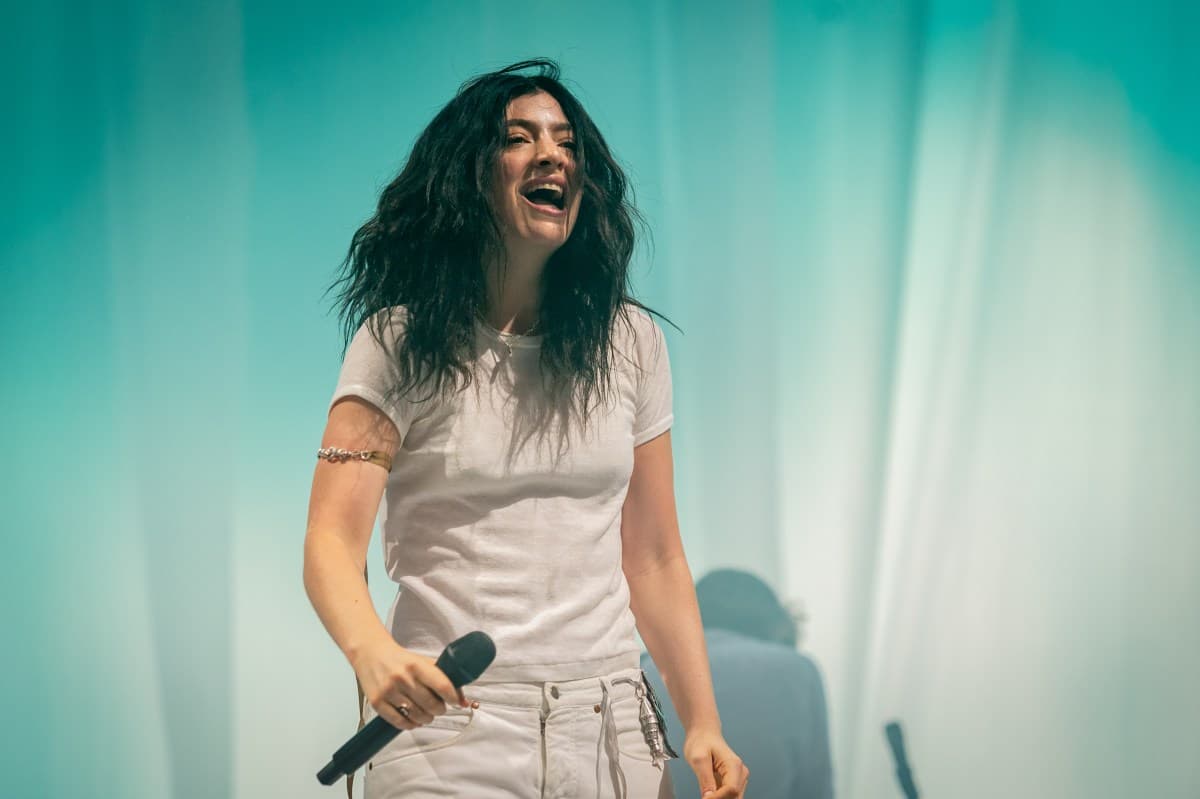Lorde มองแว่น AI ว่า “ไม่เซ็กซี่” พร้อมตั้งคำถามเรื่องความจริงกับเทคโนโลยี
