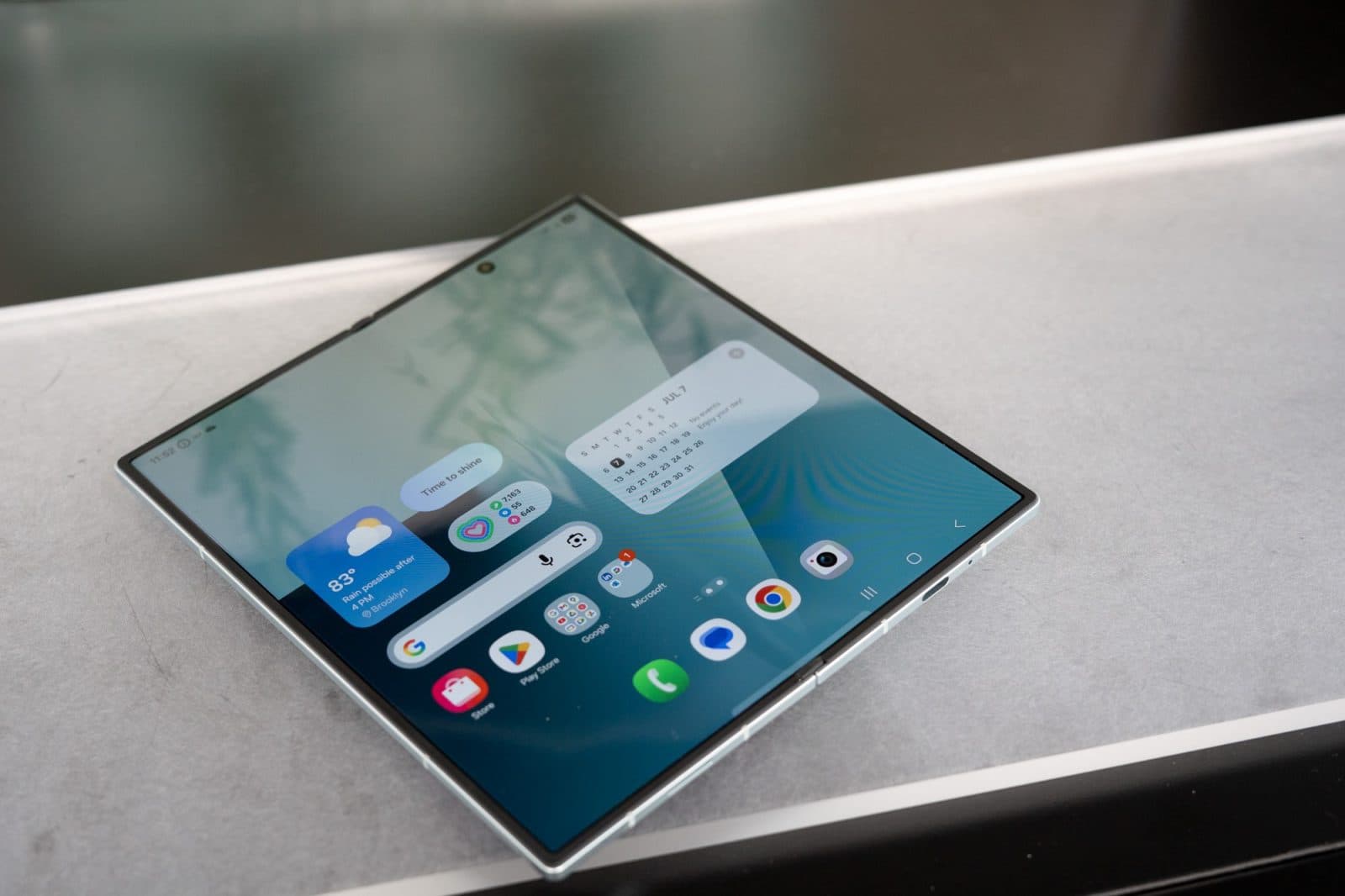 Samsung เปิดตัวจอพับ Flex Titanium แข็งแรงขึ้นและรอยพับน้อยลง