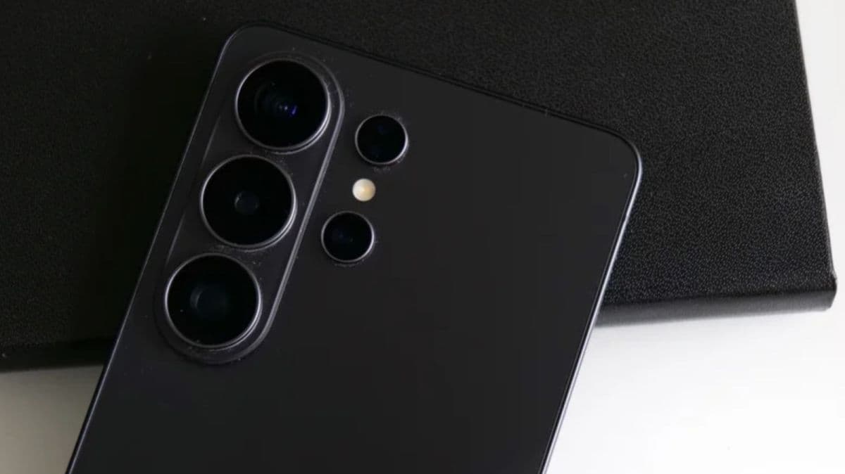 ซัมซุงยังหาสาเหตุจอ Galaxy S26 Ultra เปลี่ยนเป็นสีแดงไม่เจอ