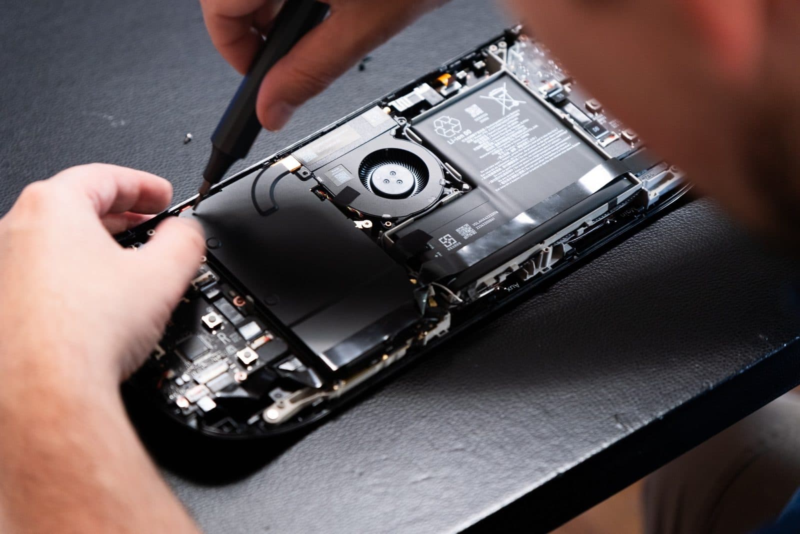Valve ยืนยัน iFixit จะกลับมาจำหน่ายแบตเตอรี่ Steam Deck ต่อ