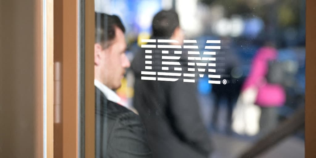 หุ้น IBM ดิ่งแรง 25% หลังตลาดกังวลอนาคตคลาวด์และ AI