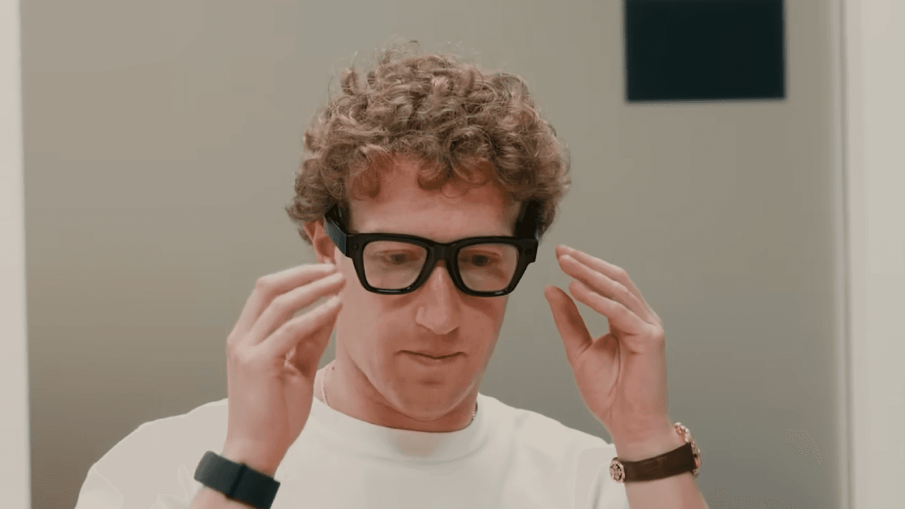แคมเปญป้ายรถเมล์จวก Meta AI Glasses เรื่องสอดส่องความเป็นส่วนตัว