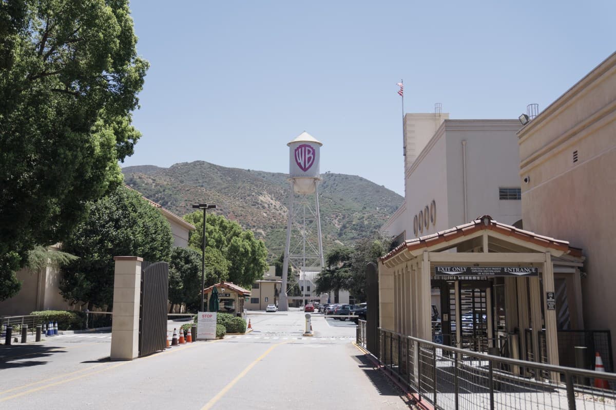 ดีลซื้อ Warner Bros. Discovery ของพาราเมานต์: มหาดีลสะเทือนฮอลลีวูดมูลค่า 111 พันล้านดอลลาร์