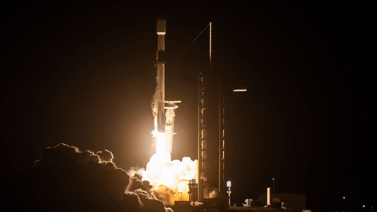จรวด Falcon 9 ของ SpaceX คาดพุ่งชนดวงจันทร์ในเดือนหน้า