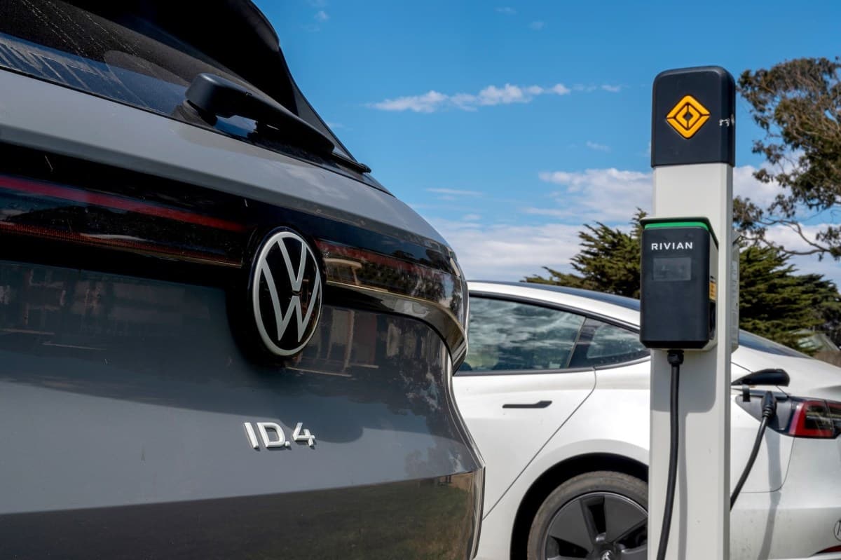 วิศวกร Volkswagen ถูกตั้งข้อหาซื้อหุ้น Rivian โดยใช้ข้อมูลลับ
