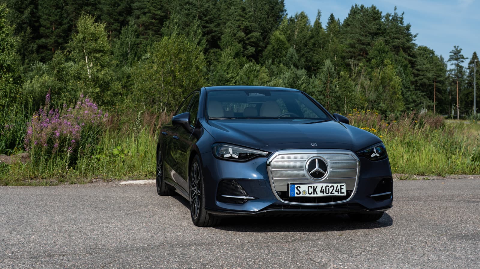 Mercedes-Benz C-Class Electric ใหม่ เผยสมรรถนะเด่น ระยะทางไกล แต่ห้องโดยสารยังมีจุดให้กังวล
