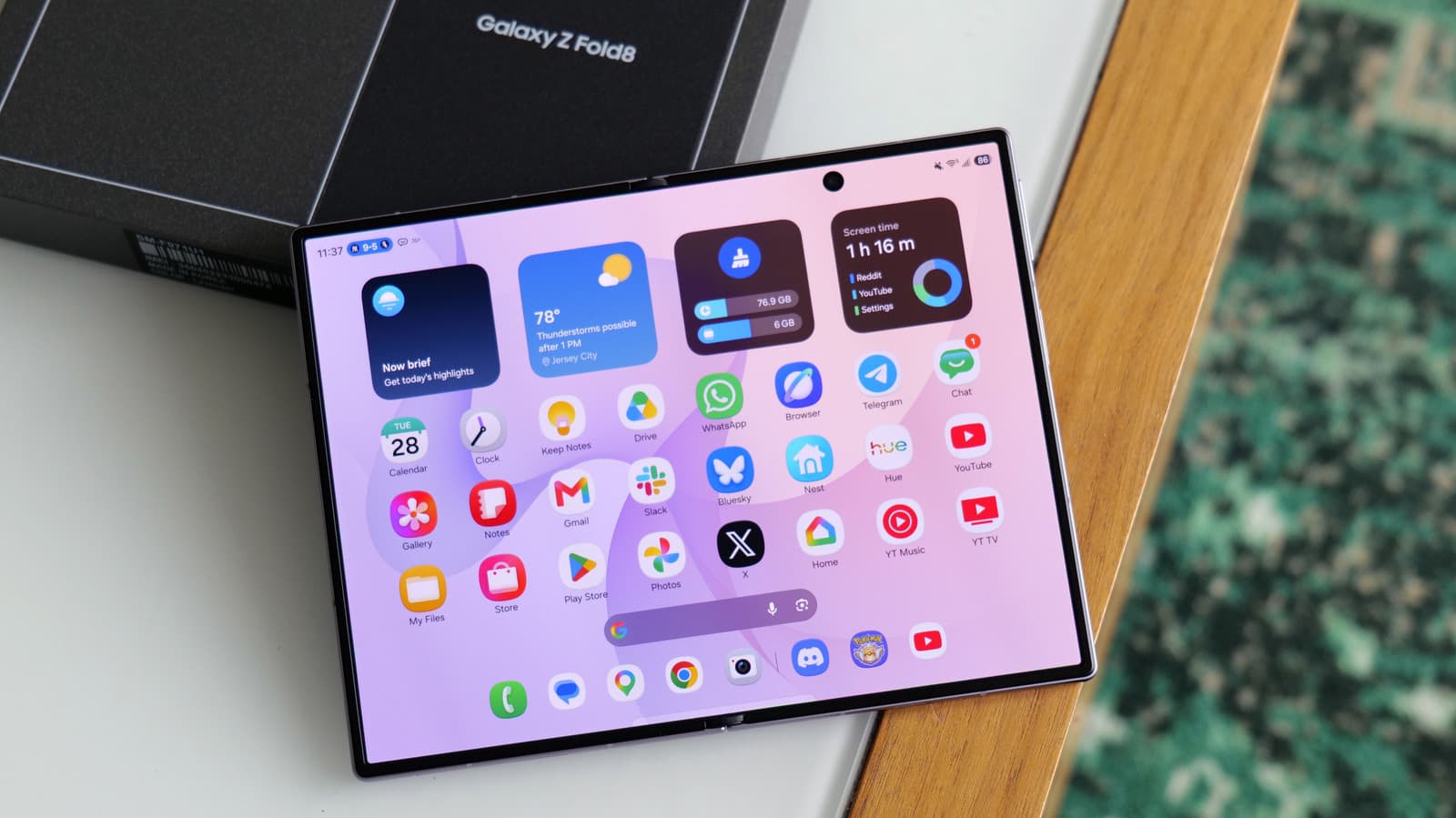 รีวิว Samsung Galaxy Z Fold 8: หน้าจอกว้างขึ้น ใช้งานดูคอนเทนต์ได้ดีขึ้น