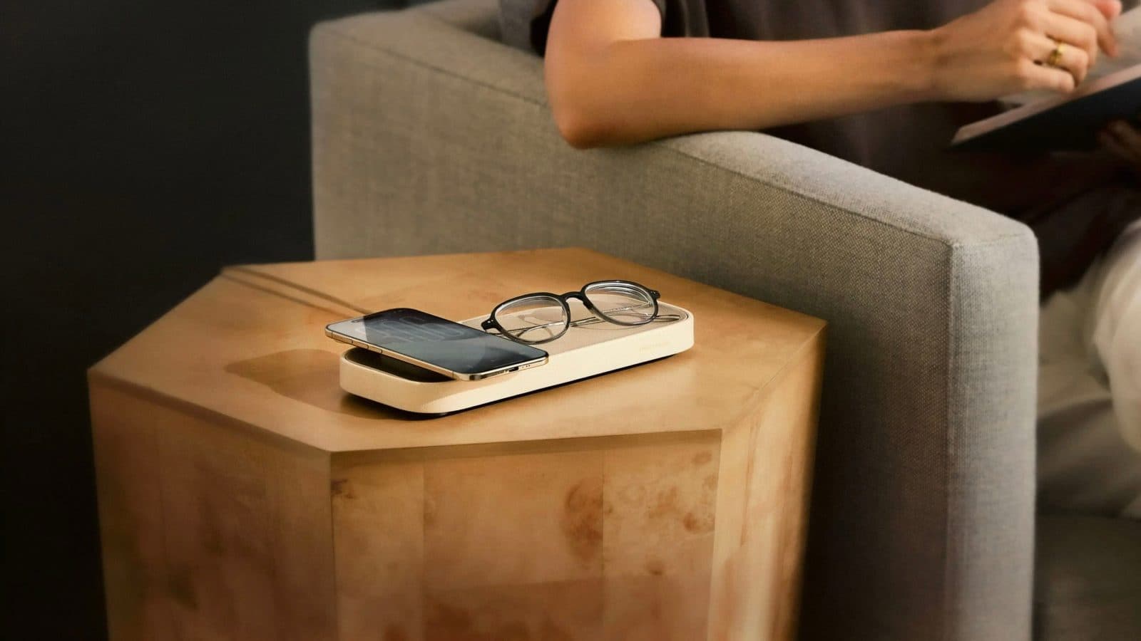 Twelve South เปิดตัว Valet รุ่นเล็ก รองรับชาร์จ MagSafe 25W