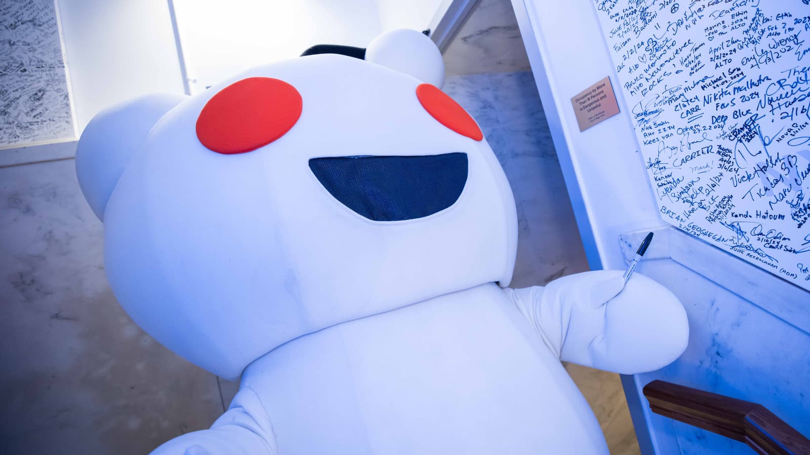 ซีอีโอ Reddit ไม่พอใจ Google AI Overviews ชี้ผู้ใช้ต้องการ “ตัว Reddit” ไม่ใช่สรุป