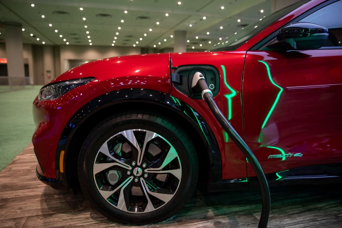 GM และ Ford พูดถึงรถ EV ลดลงบนสายคุยนักลงทุน