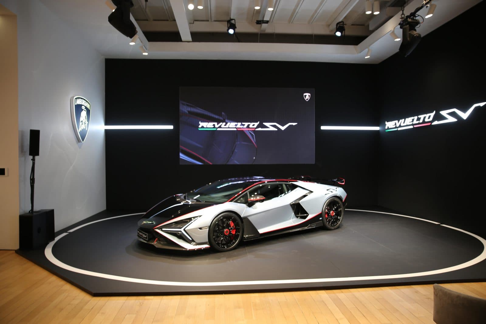 Lamborghini เปิดตัว Revuelto SV เวอร์ชันแรงขึ้น เน้นประสบการณ์ขับขี่แบบหลอมรวมคนกับรถ
