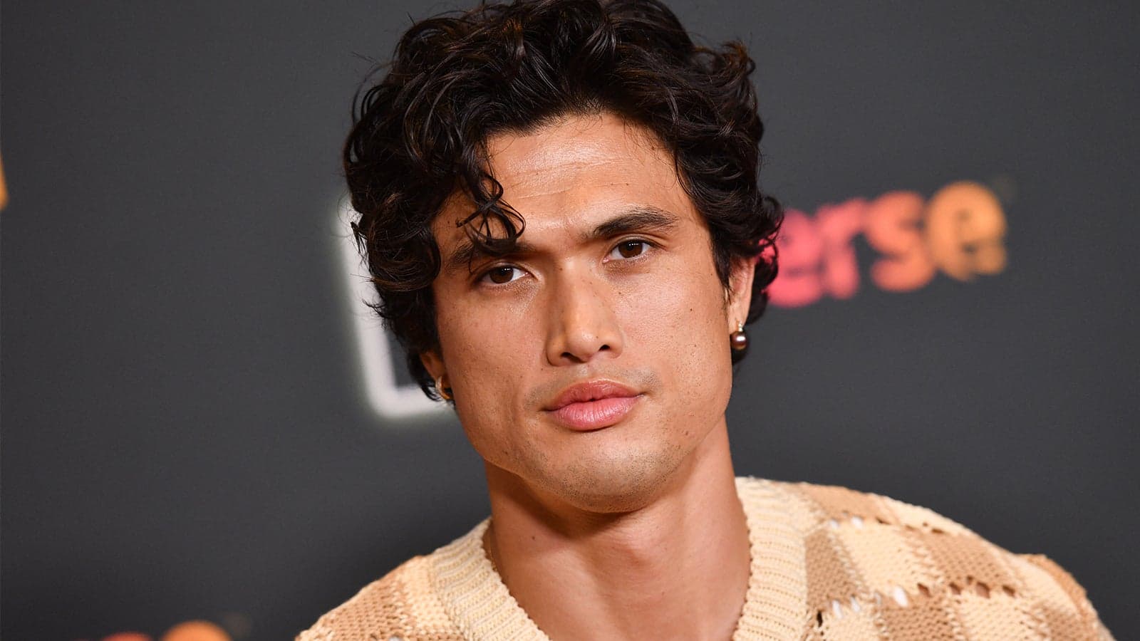 มีรายงาน Charles Melton จ่อรับบทคาคาชิในหนัง Naruto ฉบับคนแสดง