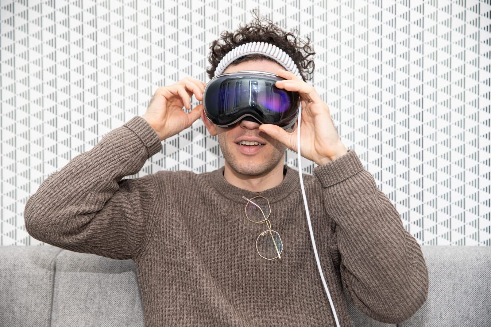 Apple ปลดพนักงานทีม Siri และ Vision Pro กว่า 200 ตำแหน่ง