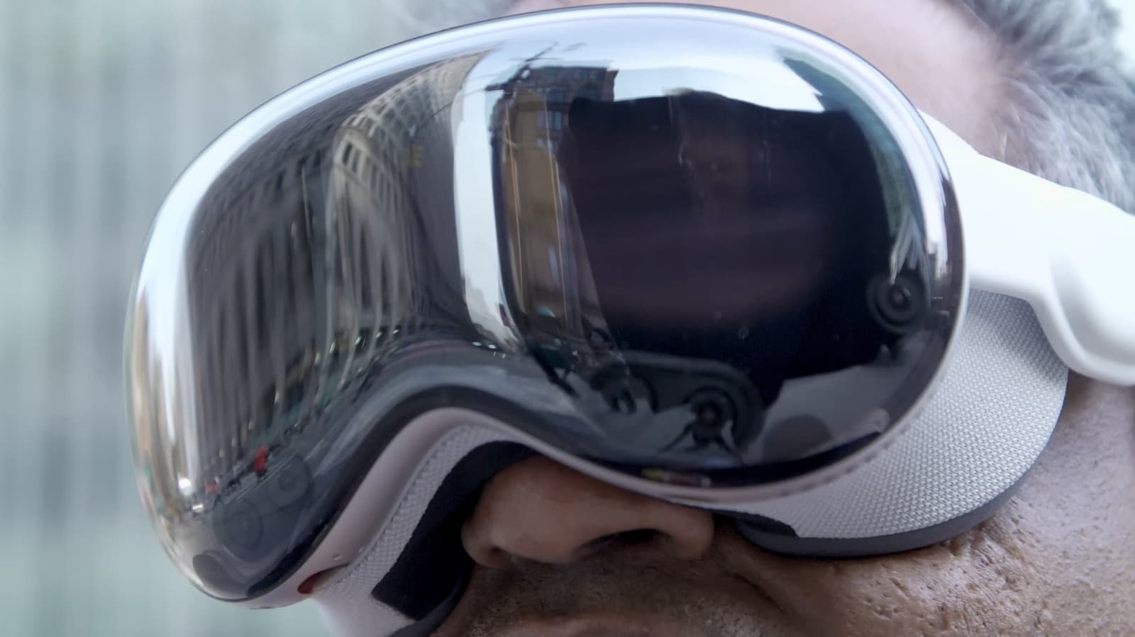 Apple ปลดพนักงานกว่า 200 คนจากทีม Vision Pro และ Siri เดินหน้าหันสู่แว่นอัจฉริยะและ AI รุ่นใหม่
