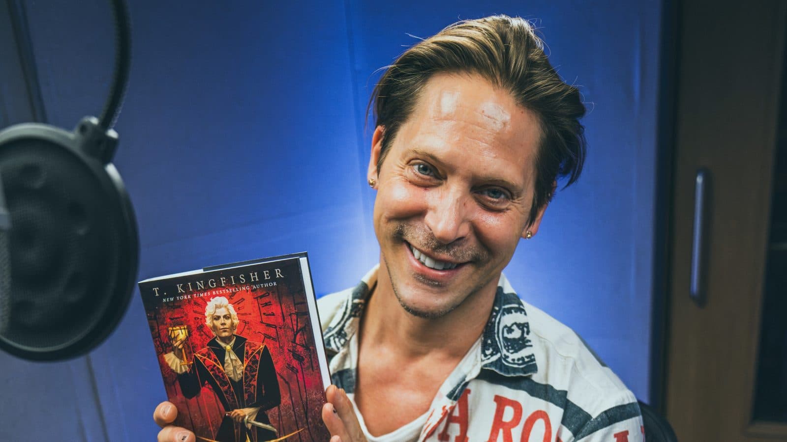 เปิดตัวบทจากนิยายพรีเควล Baldur’s Gate 3: Astarion พร้อมเสียงเล่าโดย Neil Newbon