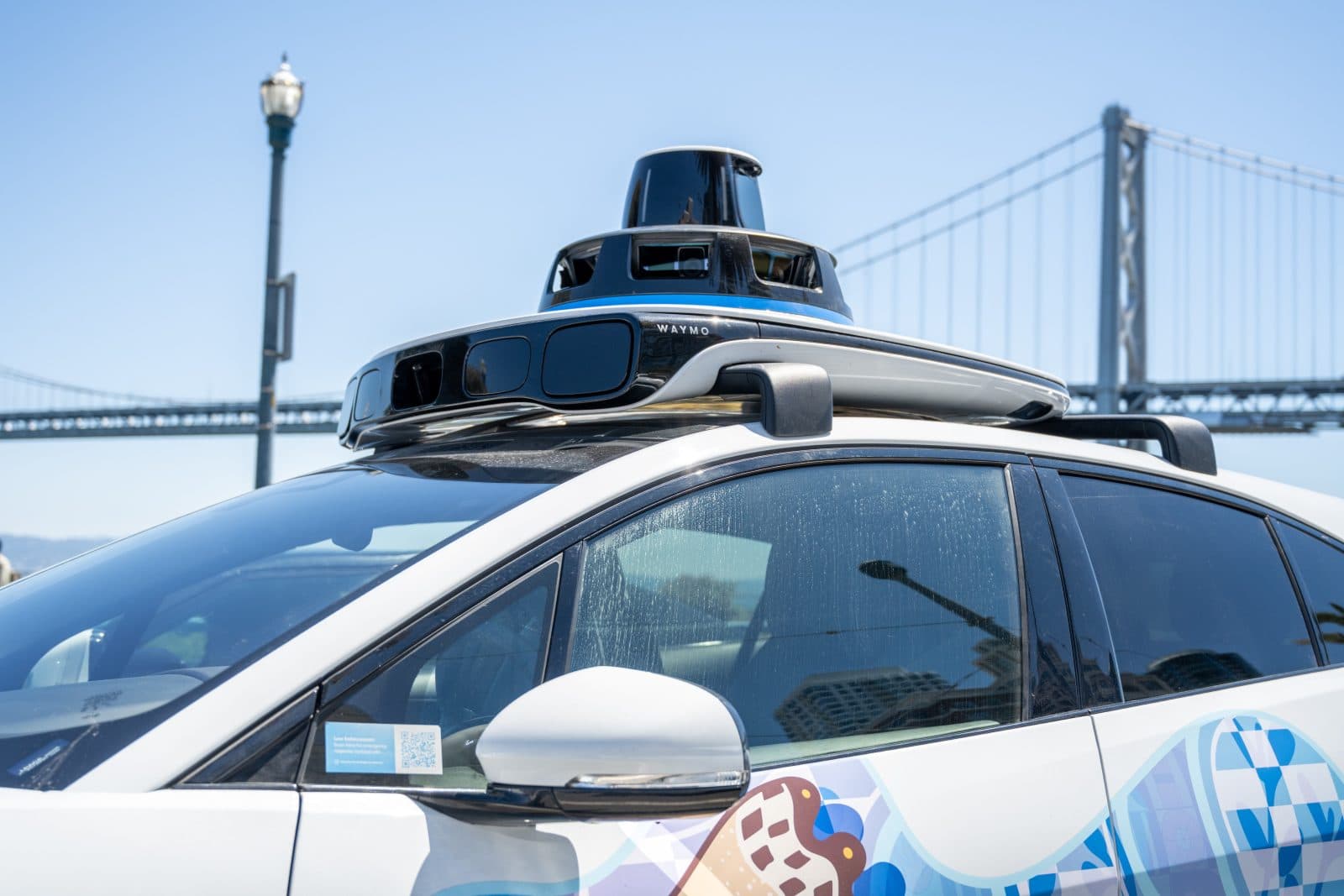Waymo ตอบโต้ Tesla: กล้องอย่างเดียวไม่พอสำหรับรถไร้คนขับเต็มรูปแบบ