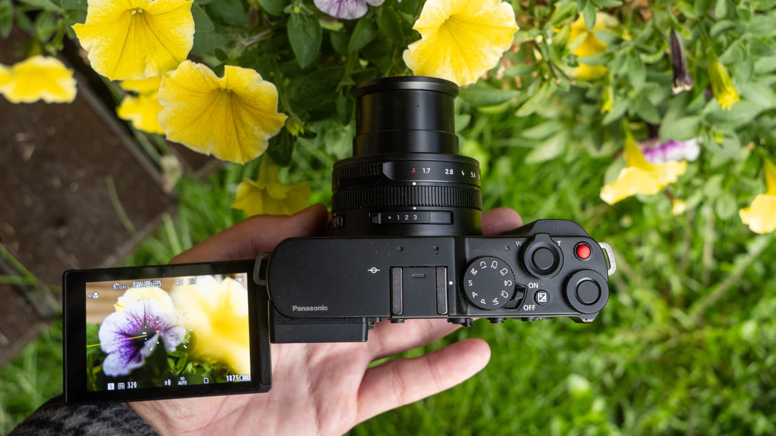 รีวิว Panasonic Lumix L10: กล้องคอมแพ็กต์ดีไซน์สวย ถ่ายไว ภาพดี แต่ราคาสูง