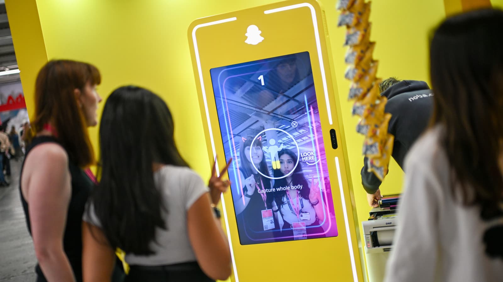 Snapchat จำกัดคอนเทนต์วิดีโอ AI ใน Spotlight