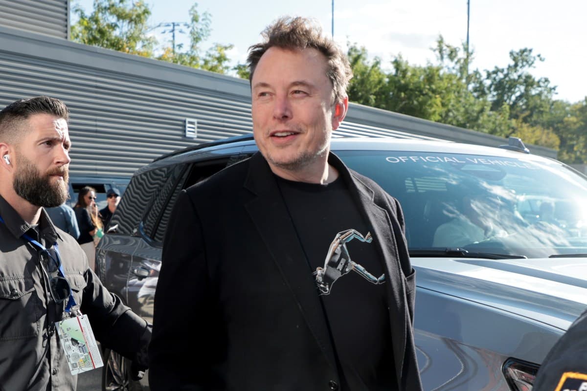 วิเคราะห์เผย มัสก์ใช้เวลาบนเวทีรายได้ Tesla พูดถึง AI และหุ่นยนต์เกือบครึ่งหนึ่ง