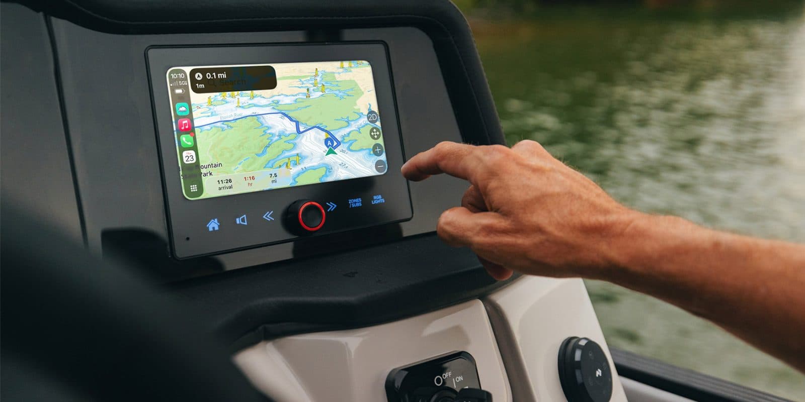 Apple CarPlay เตรียมใช้งานบนเรือ pontoon บางรุ่น พร้อมระบบนำทางบนผิวน้ำ