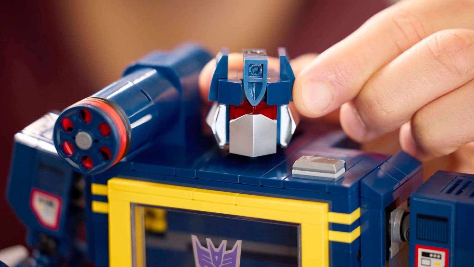 Amazon ลดราคา LEGO Icons Transformers: Soundwave ทำสถิติใหม่ต่ำสุด
