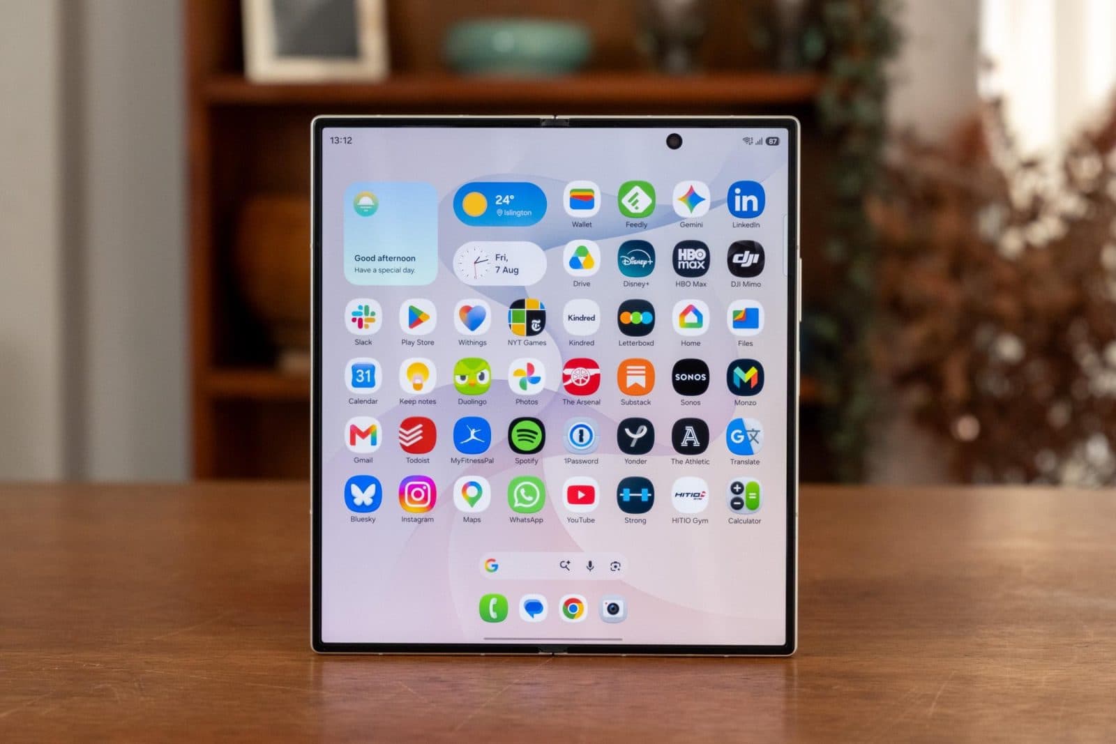 Samsung Galaxy Z Fold 8 Ultra มาในทรงเดิม แต่ขยับความพรีเมียมขึ้น