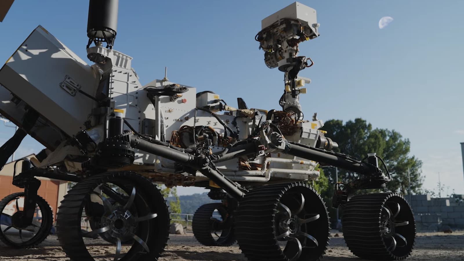 NASA อาจย้ายโรเวอร์ดาวอังคารไปทำภารกิจบนดวงจันทร์