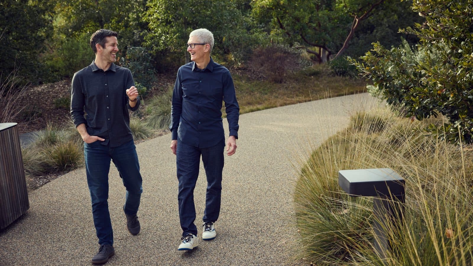 Apple เปลี่ยนมือ John Ternus รับไม้ต่อซีอีโอแทน Tim Cook