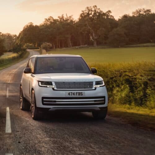 Range Rover Electric รุ่นปี 2027 เปิดตัวอย่างเป็นทางการ ยังคงเอกลักษณ์เดิมแต่ขับด้วยไฟฟ้า