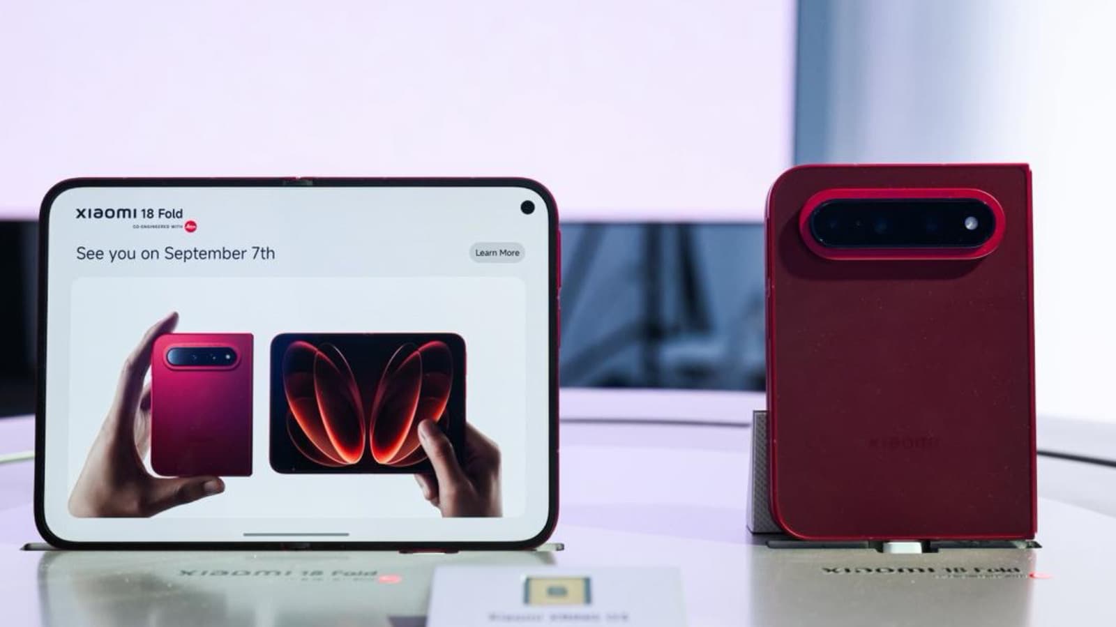 Xiaomi เผยแนวคิดมือถือจอพับทรงพาสปอร์ต สั้นกว้างกว่าคู่แข่งตระกูล Galaxy Z Fold