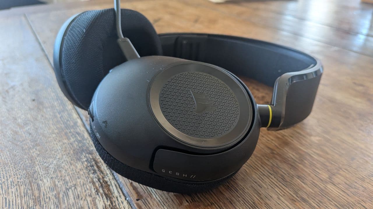 รีวิว Corsair HS35 v3: หูฟังเกมมิ่งราคากลางที่เบา ใช้งานได้ครบ และเสียงเกินคาด