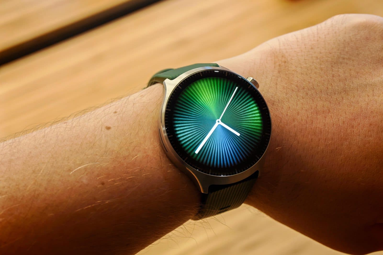 Moto Watch Ultra กลับมาใช้ Wear OS ชูตลาดพรีเมียม