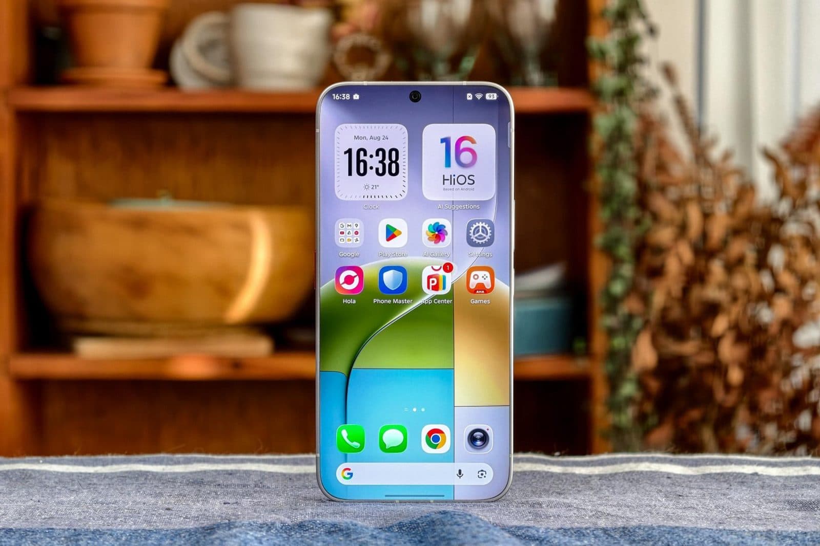 Tecno โชว์ต้นแบบสมาร์ทโฟน “Bezelless” ที่แทบไร้ขอบจอ