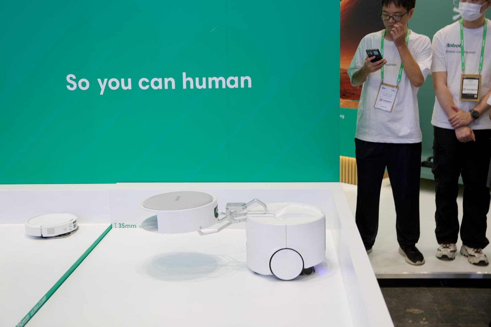iRobot เปิดตัว Roomba Duo ต้นแบบหุ่นยนต์ทำความสะอาด 2-in-1