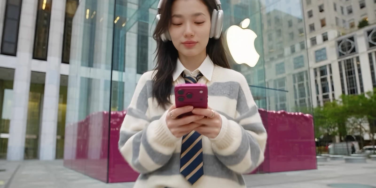 โมกอัปโฆษณา AI ทำให้สี Dark Cherry ของ iPhone 18 Pro ดูน่าสนใจขึ้น