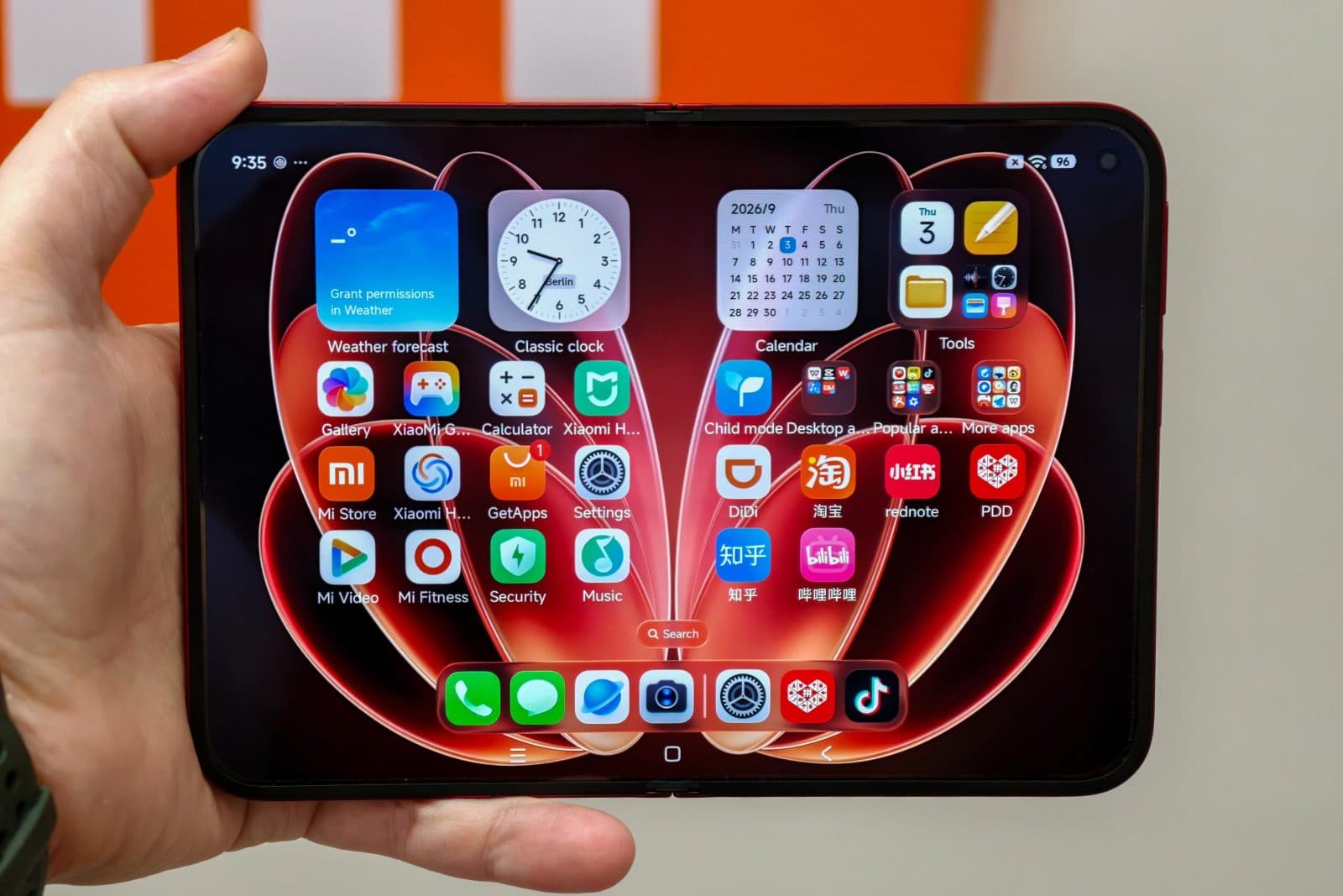 Xiaomi 18 Fold เปิดตัวจอพับทรงกว้าง ชูสเปกแรงกว่าคู่แข่ง