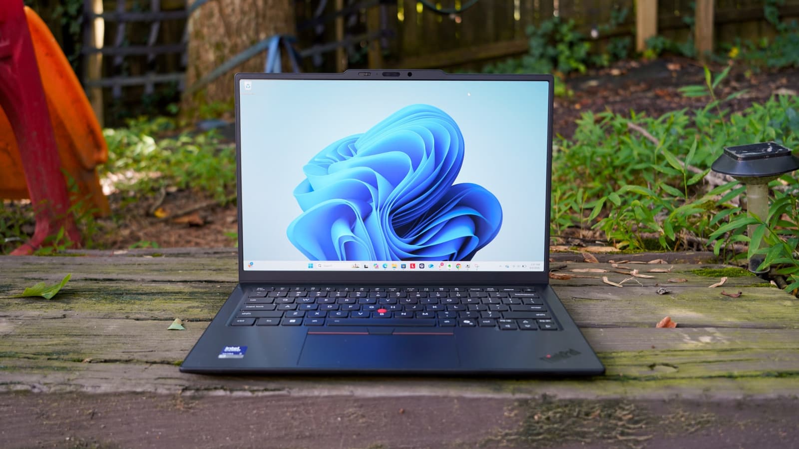 รีวิว Lenovo ThinkPad X1 Carbon Gen 14: ดีไซน์คลาสสิกในตัวเครื่องที่เบาลง