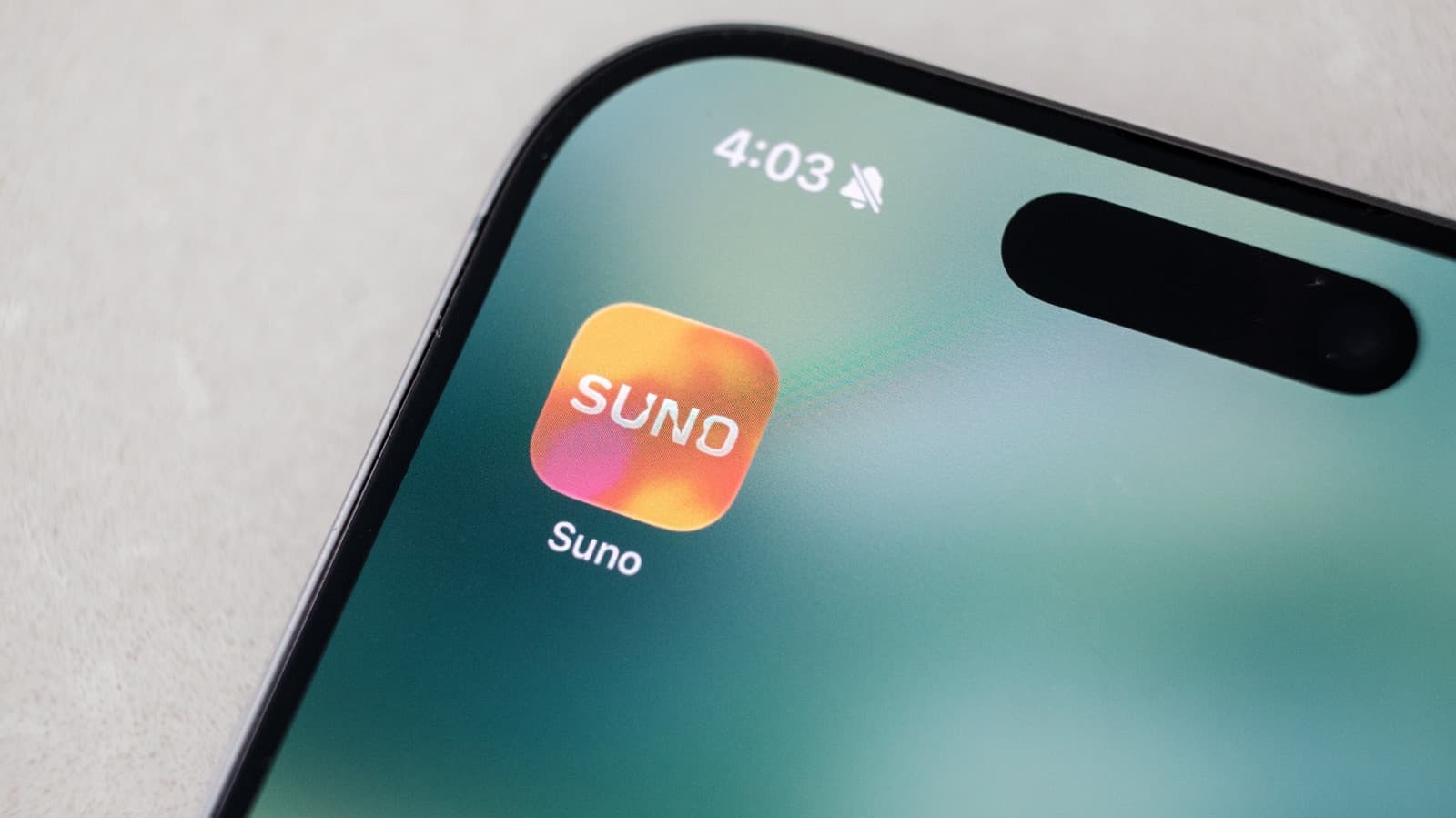 Suno เปิดตัวโมเดลเพลง AI v6 ด้วยความร่วมมือจาก Warner และ BMG