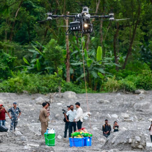 โดรน DJI ถูกใช้ส่งอาหารและลำเลียงร่างผู้เสียชีวิตหลังน้ำท่วมใหญ่ในเนปาล