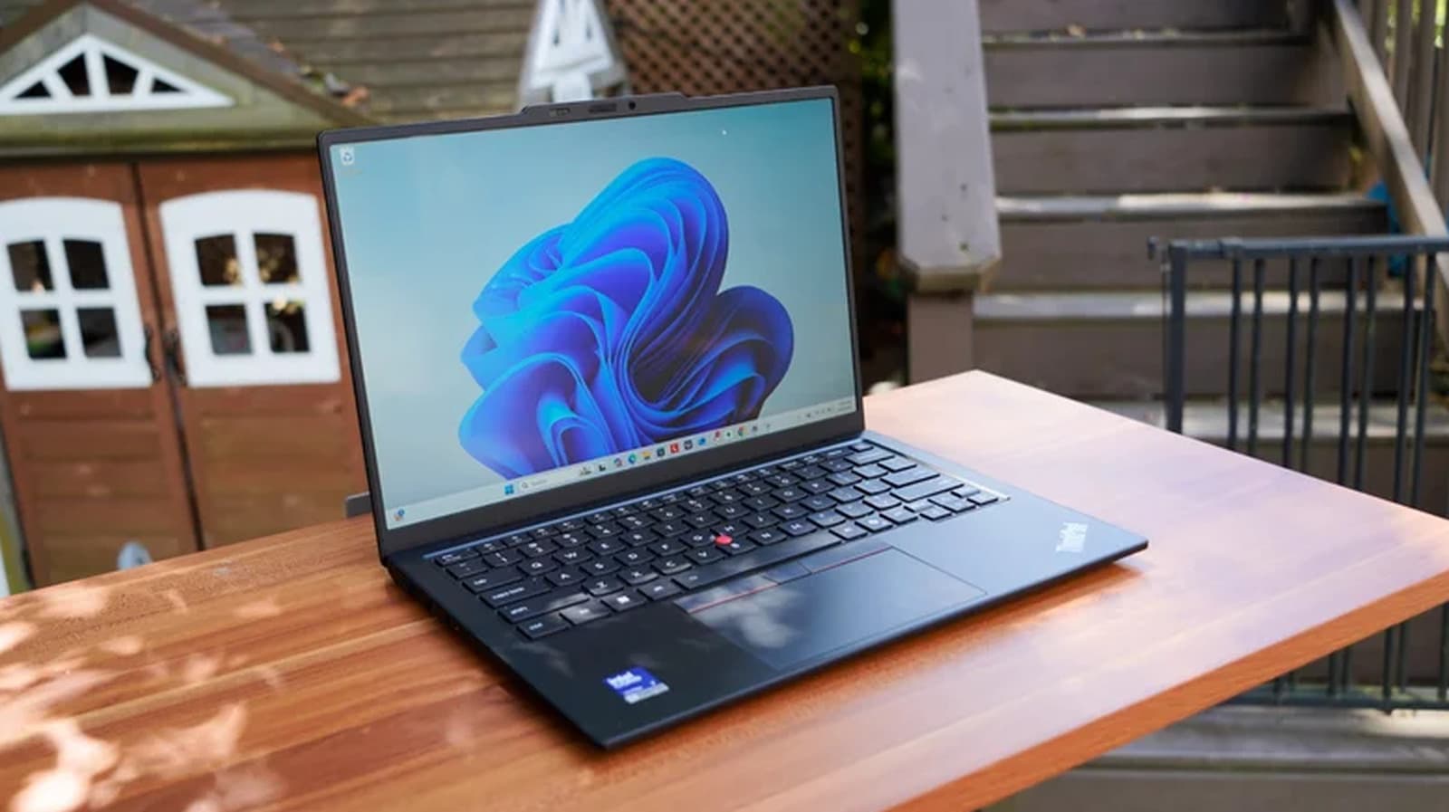 สรุปรีวิว Engadget: Lenovo ThinkPad X1 Carbon และอุปกรณ์เด่นอื่นๆ
