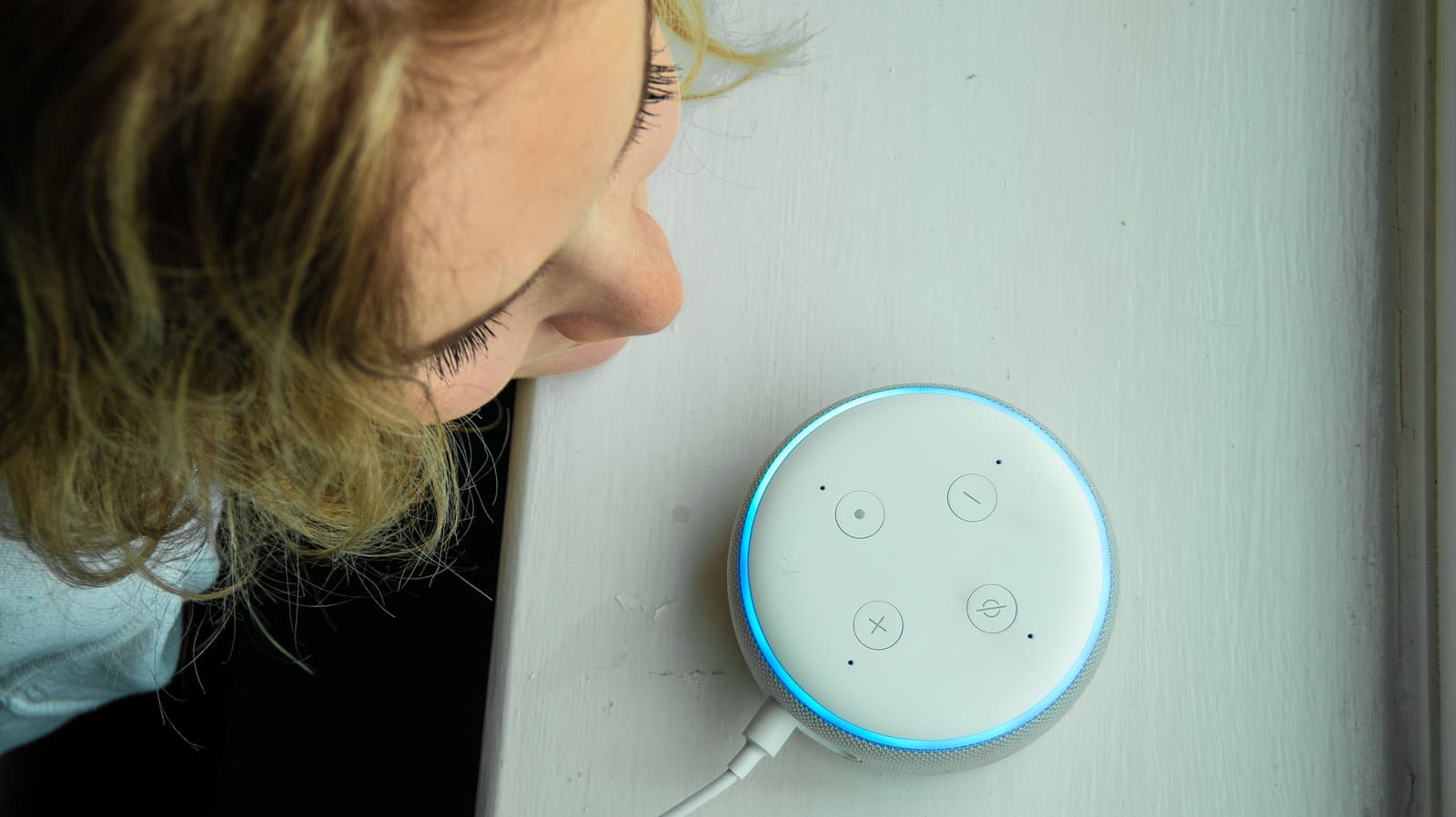 วิธีเปลี่ยนเสียงและบุคลิกของ Amazon Alexa