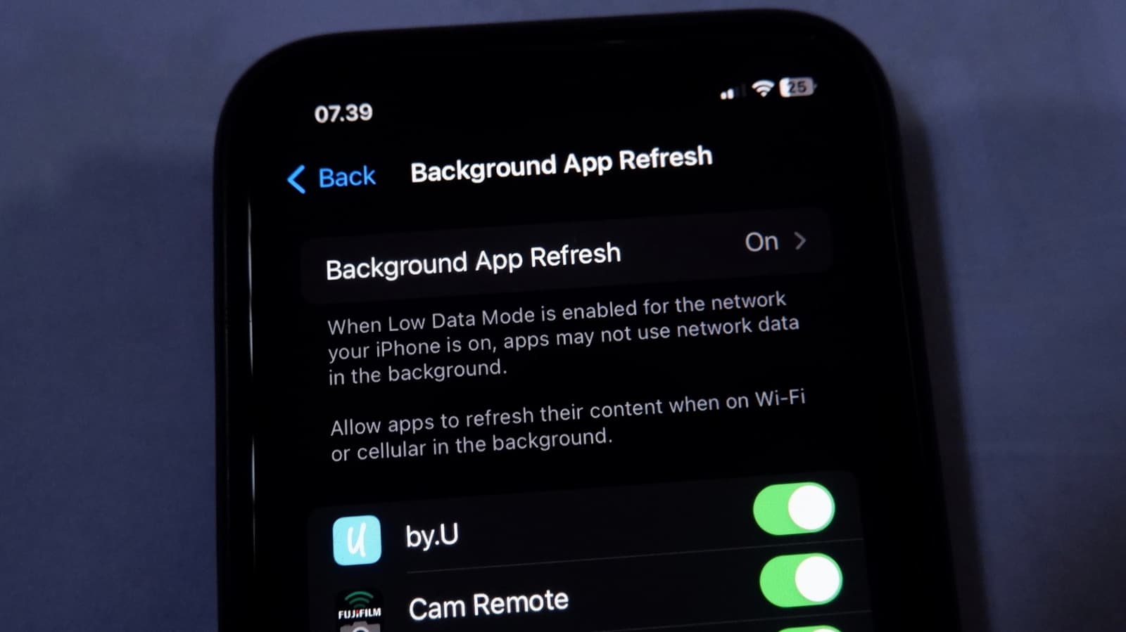 Background App Refresh บน iPhone คืออะไร และควรปิดไหม
