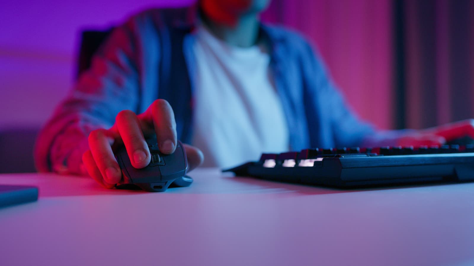 เมาส์เกมมิ่งมีสายกับไร้สาย ต่างกันจริงแค่ไหนในแง่ประสิทธิภาพ