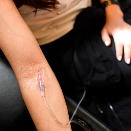 สหรัฐฯ เตือน IV drip “ล้างพิษ” ปนเปื้อนสารพิษ ทำผู้รับบริการป่วยกว่า 30 คน