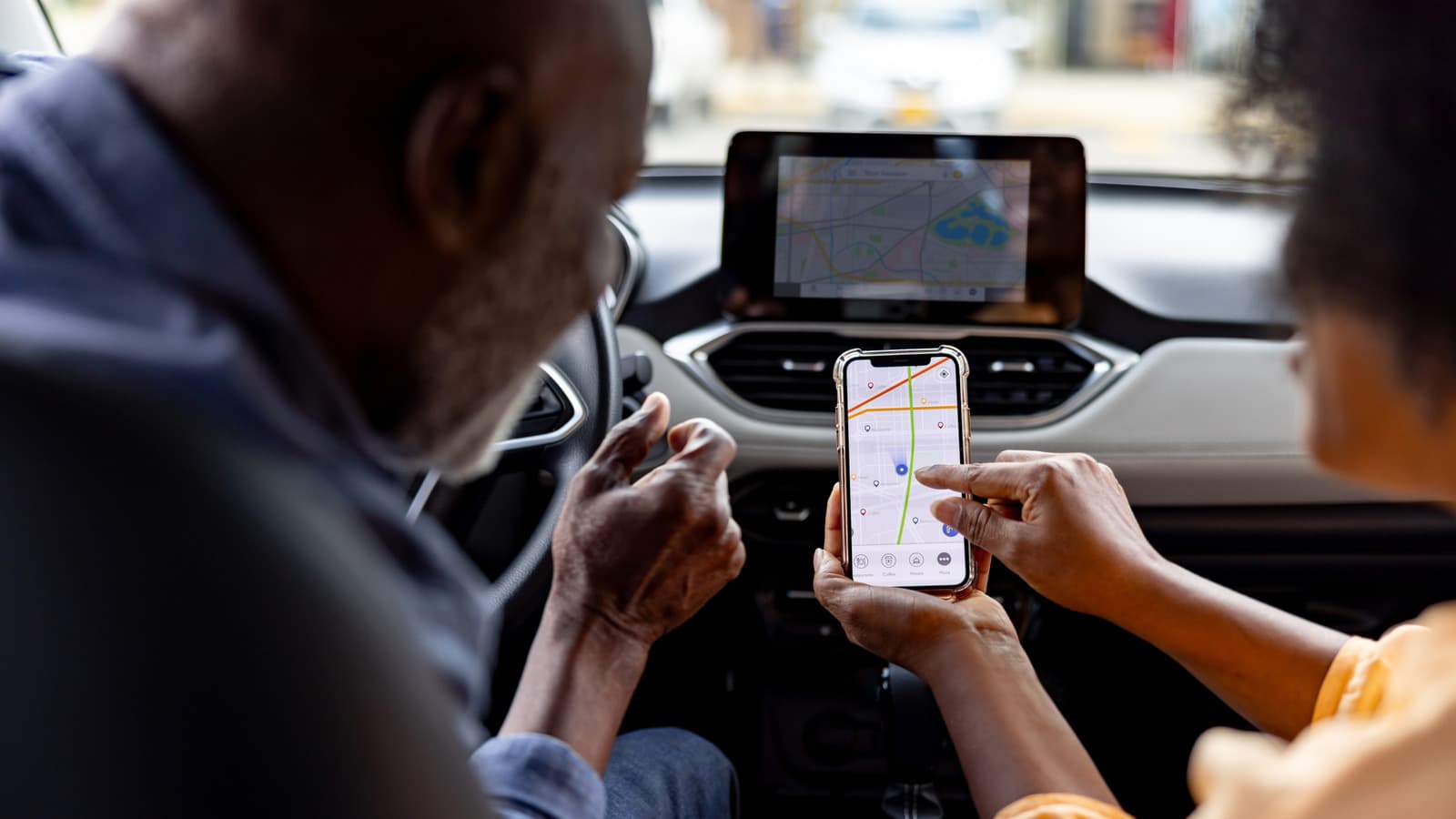 วิธีสลับ CarPlay ระหว่าง iPhone สองเครื่อง