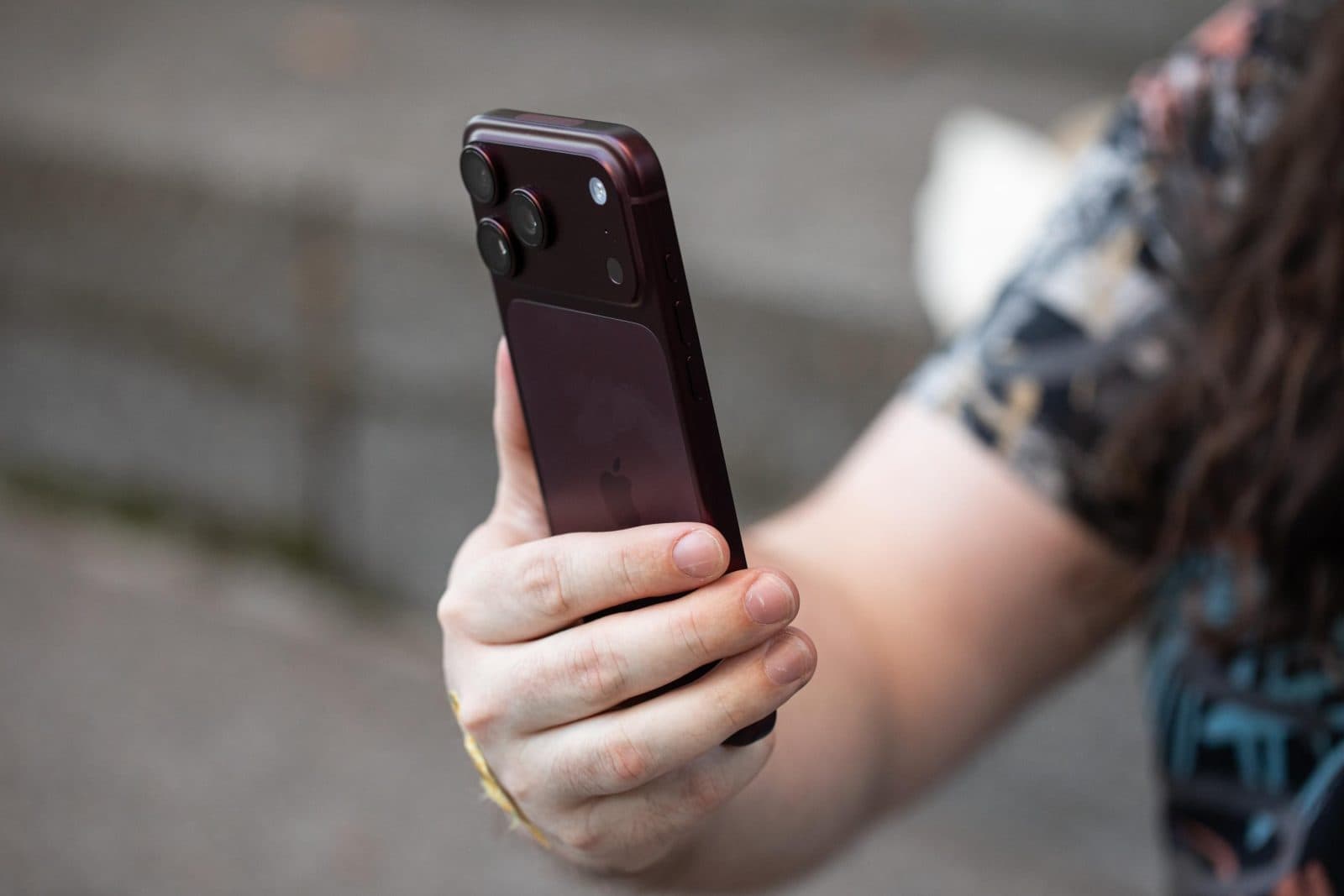 Apple ใช้เฟิร์มแวร์ลดความจุแบตฯ ชั่วคราวเพื่อเลี่ยงข้อจำกัดขนส่ง iPhone 18 Pro Max