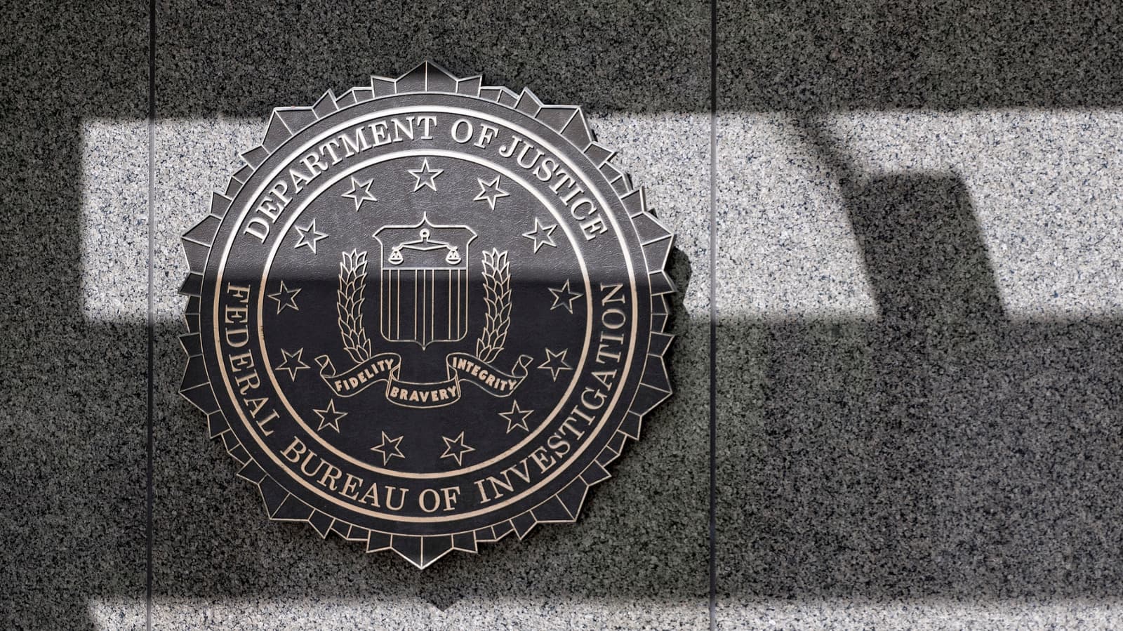กลุ่ม ShinyHunters อ้างถือข้อมูลละเอียดอ่อนของเจ้าหน้าที่ FBI ขนาด 2-3TB