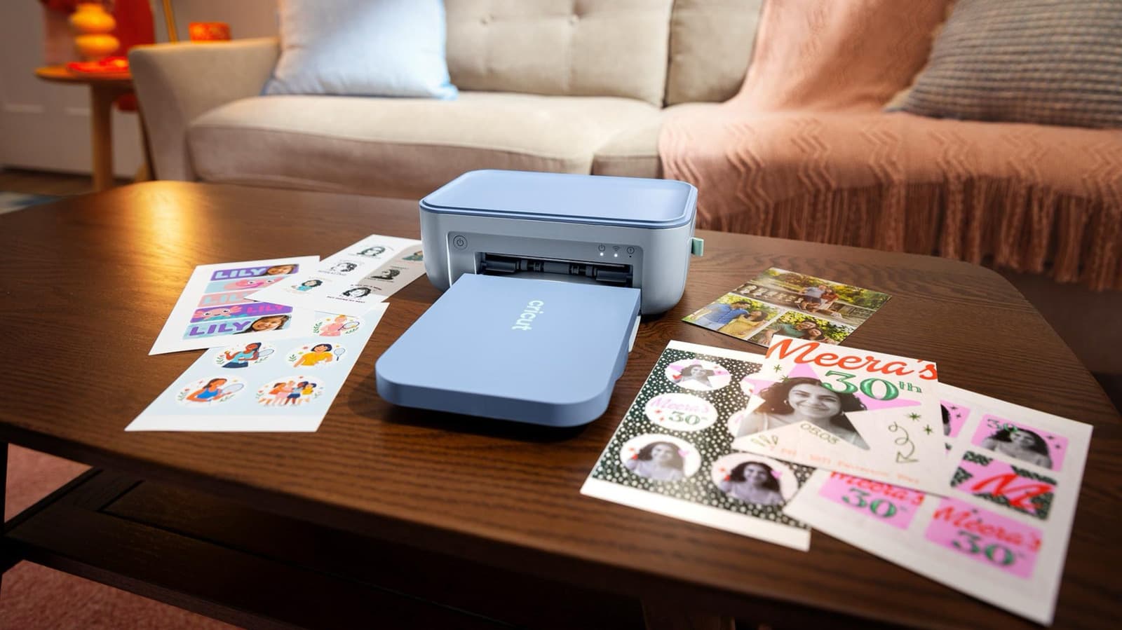 Cricut เปิดตัวเครื่องทำสติ๊กเกอร์แบบพิมพ์แล้วตัดได้เอง